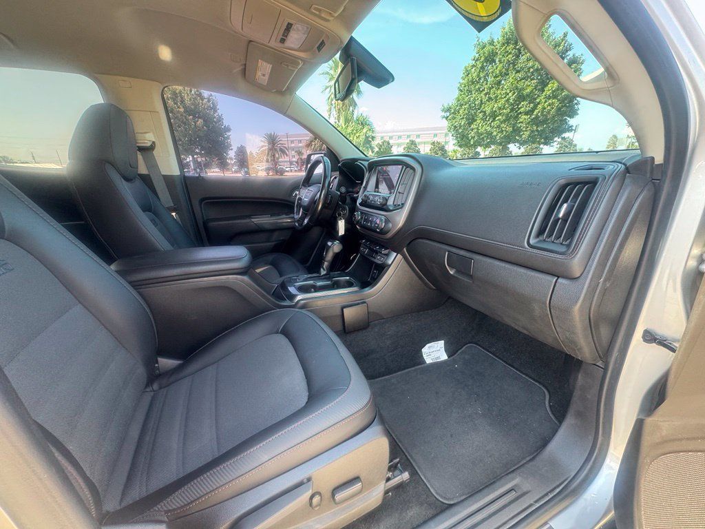 Used 2016 GMC Canyon SLE w/ All Terrain Package AWD/4WD image 10