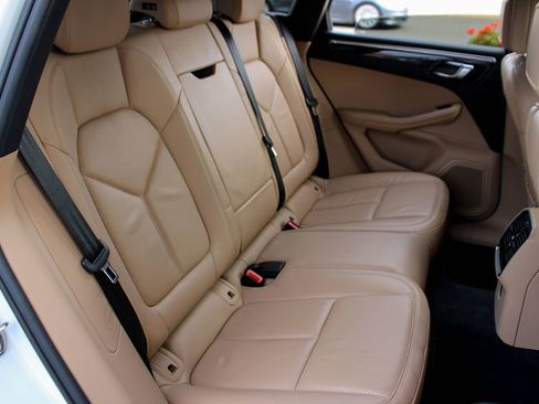 Used 2020 Porsche Macan S image 25