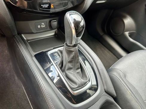 Used 2018 Nissan Rogue SL FWD image 30