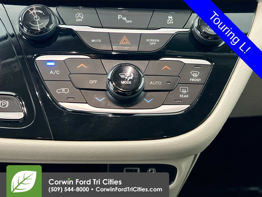 Used 2020 Chrysler Pacifica Touring-L FWD image 9