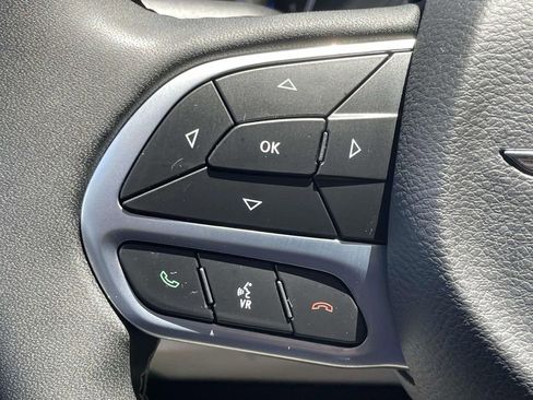 Used 2023 Chrysler Pacifica Touring-L FWD image 22