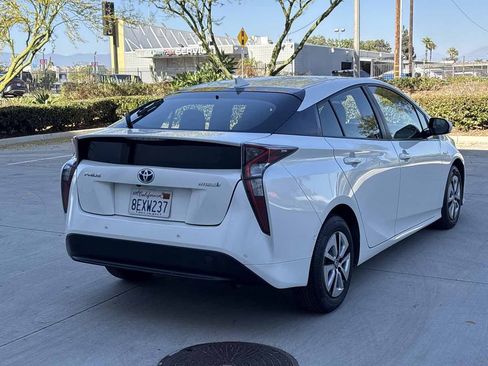 Used 2018 Toyota Prius Two w/ Prius Two Safety Plus Package FWD image 3