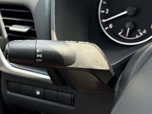 Used 2025 Nissan Rogue SV FWD image 10