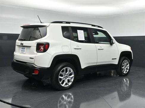 Used 2017 Jeep Renegade Latitude AWD/4WD image 6