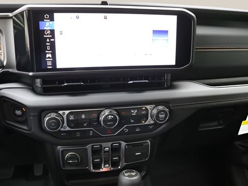 New 2026 Jeep Wrangler Unlimited Sahara AWD/4WD image 25