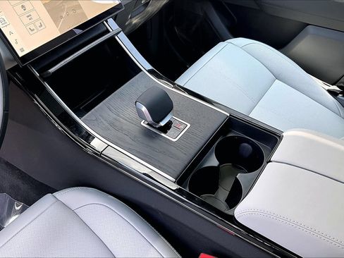 New 2026 Land Rover Range Rover Velar Dynamic SE AWD/4WD image 8