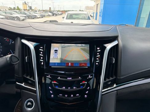Used 2020 Cadillac Escalade ESV Platinum RWD image 21