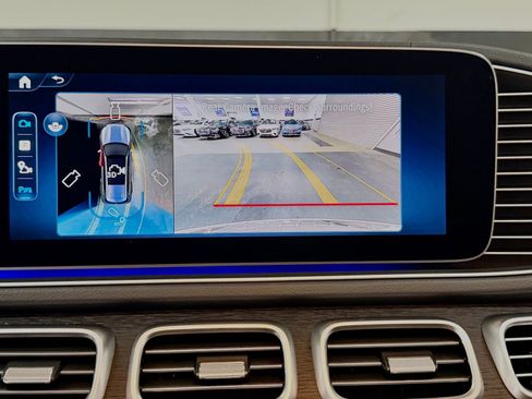 Used 2025 Mercedes-Benz GLS 450 4MATIC image 32