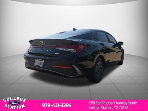 Used 2024 Hyundai Elantra Blue FWD image 3