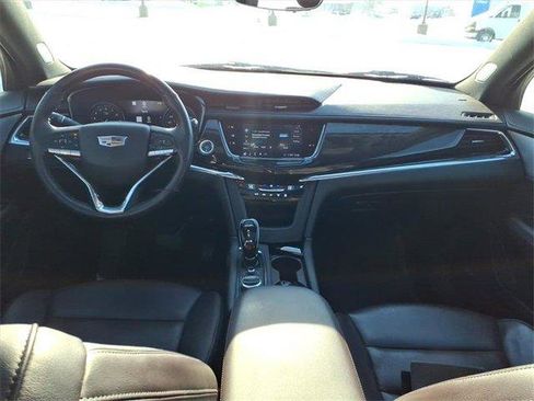Used 2020 Cadillac XT6 Premium Luxury image 8