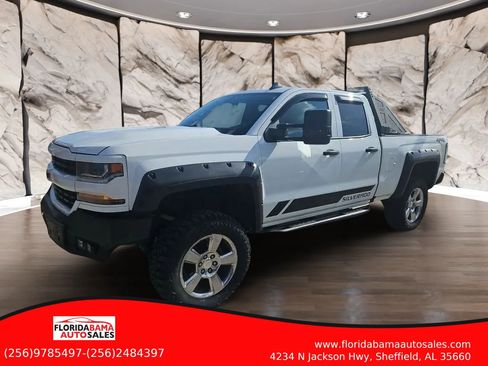 Used 2017 Chevrolet Silverado 1500 Custom w/ Custom Convenience Package AWD/4WD image 2