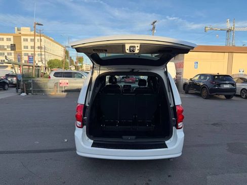 Used 2017 Dodge Grand Caravan GT image 30