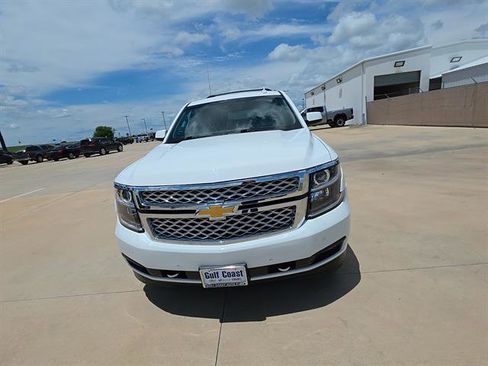 Used 2018 Chevrolet Tahoe LT w/ LT Signature Package RWD image 3
