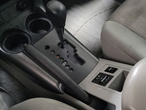 Used 2011 Toyota RAV4 4WD image 30