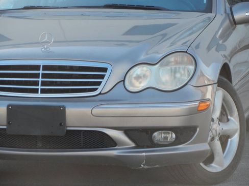 Used 2006 Mercedes-Benz C 230 C 230 Sport 4dr Sedan w/ Sunroof Pkg image 4