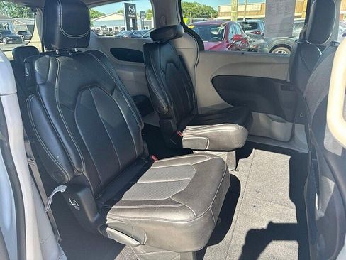 Used 2023 Chrysler Pacifica Touring-L FWD image 25