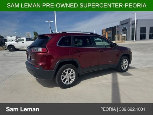 Used 2019 Jeep Cherokee Latitude Plus w/ Cold Weather Group AWD/4WD image 5