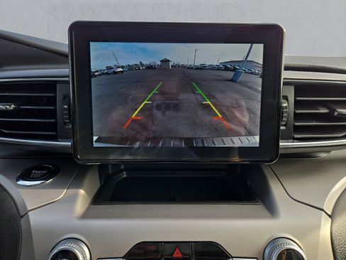 Used 2022 Ford Explorer XLT w/ Equipment Group 202A image 19