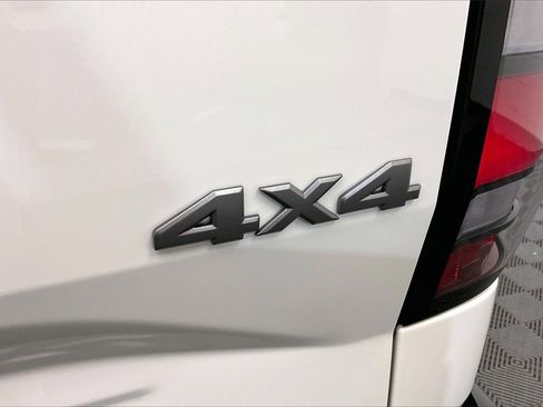 Certified 2025 Nissan Frontier S image 7