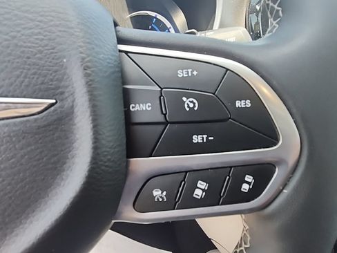 Certified 2024 Chrysler Pacifica Limited FWD image 15