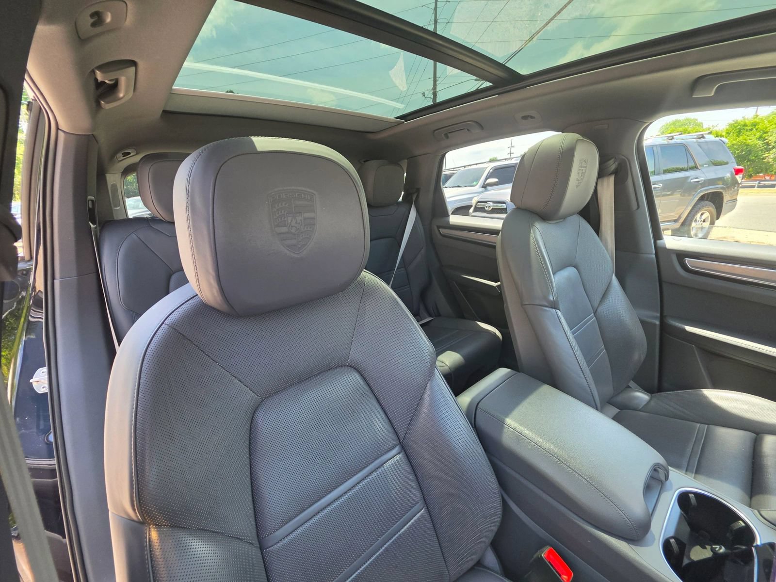 Used 2023 Porsche Cayenne AWD/4WD image 21