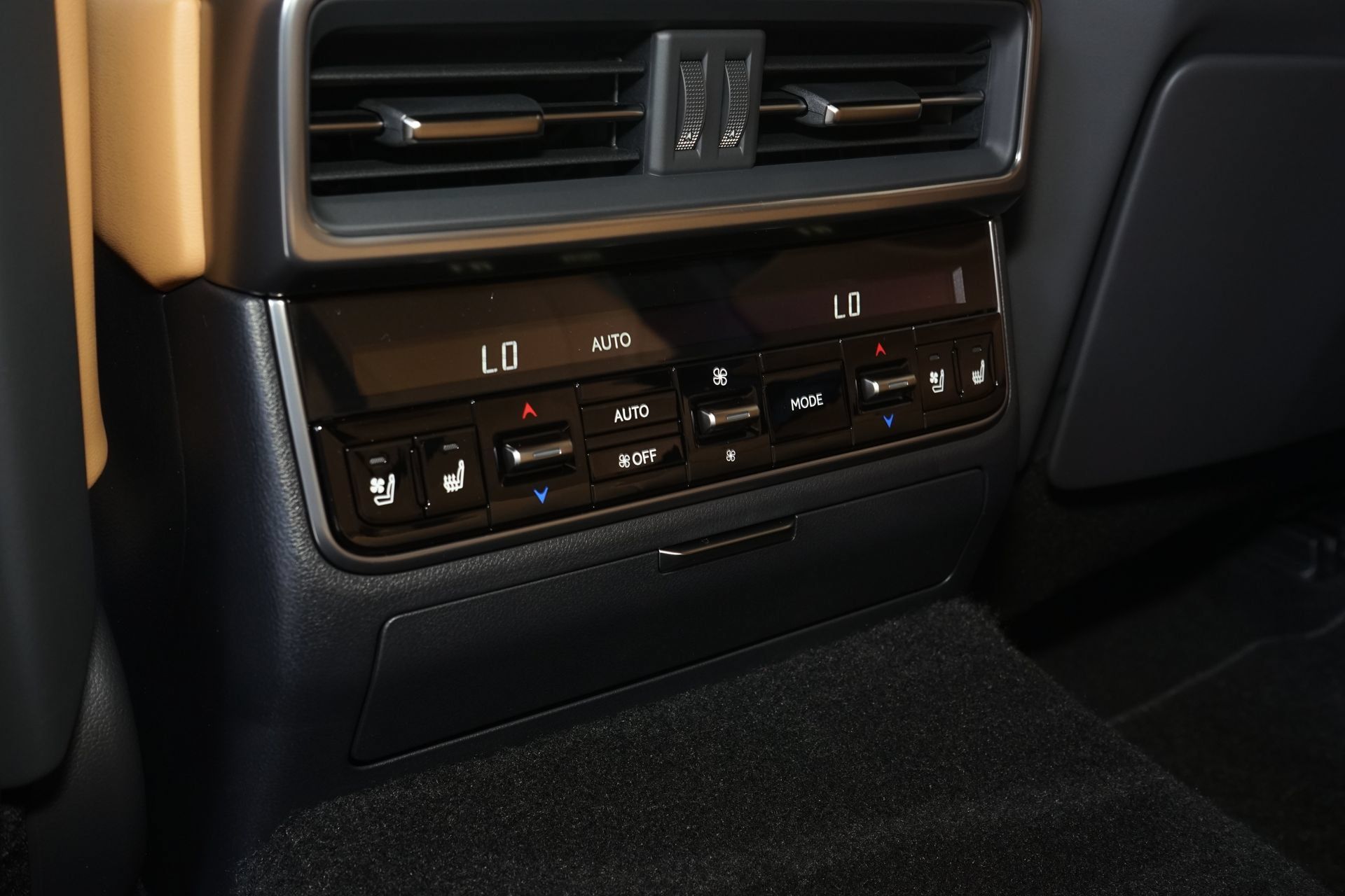 Used 2026 Lexus LX 700h Luxury AWD/4WD image 23