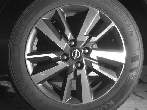 Used 2025 Nissan Versa SV FWD image 14