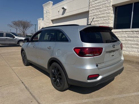 Used 2020 Kia Sorento S image 8