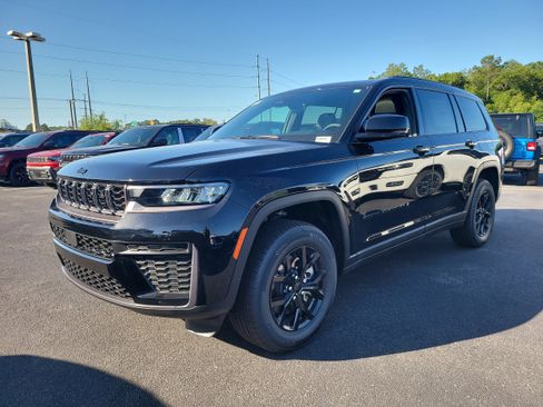 New 2026 Jeep Grand Cherokee L 2WD image 4