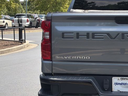 Used 2021 Chevrolet Silverado 1500 Custom Trail Boss AWD/4WD image 21