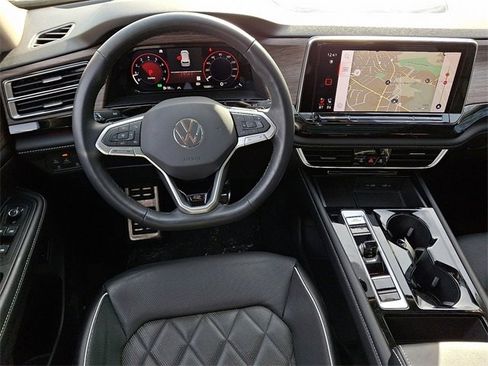 Used 2024 Volkswagen Atlas SEL Premium R-Line image 11