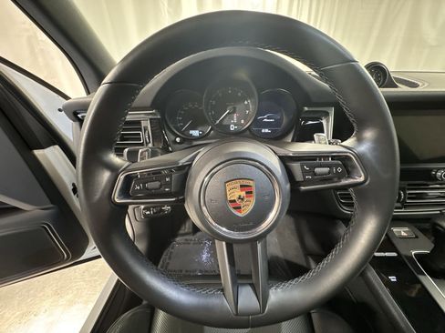 Used 2024 Porsche Macan image 22