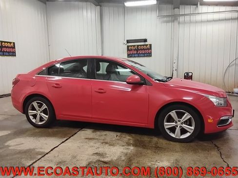Used 2015 Chevrolet Cruze LT FWD image 2