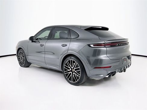 New 2026 Porsche Cayenne S image 3