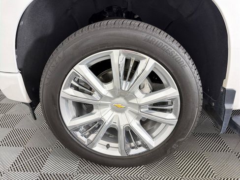 Used 2023 Chevrolet Silverado 1500 High Country w/ High Country Premium Package AWD/4WD image 9