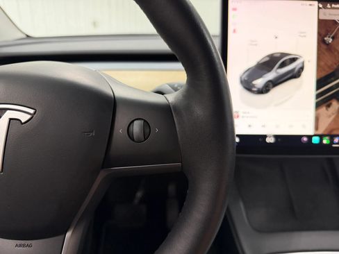 Used 2023 Tesla Model Y Long Range AWD/4WD image 27