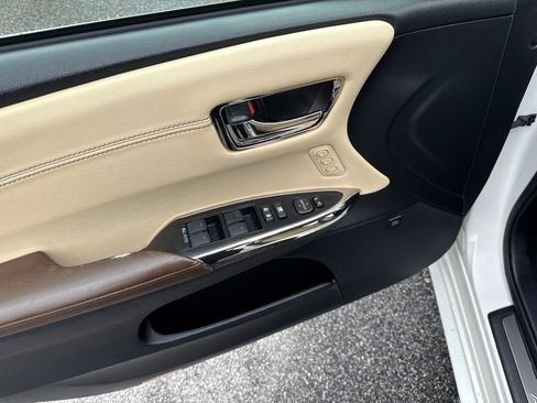 Used 2015 Toyota Avalon Limited FWD image 12