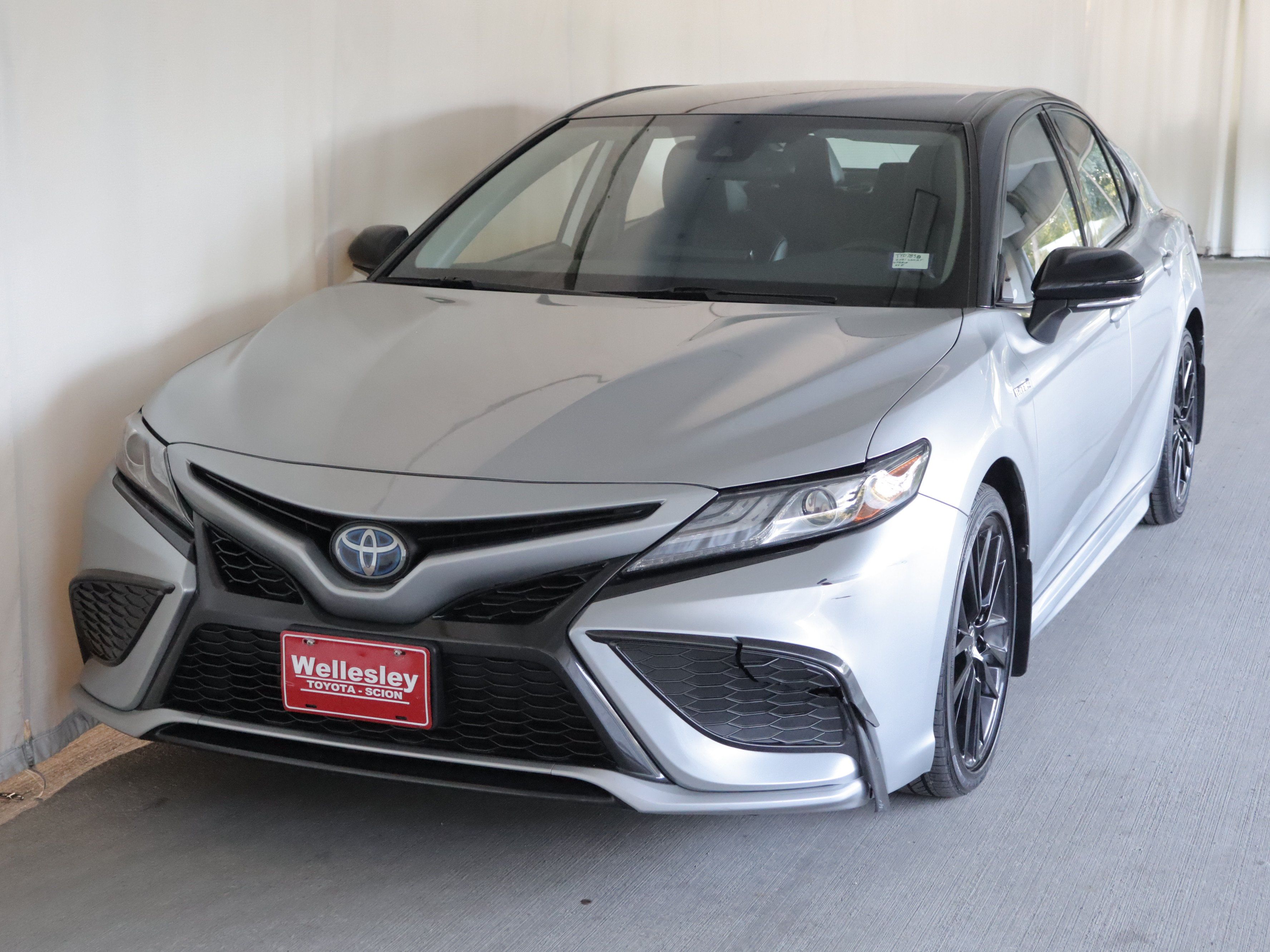 Used 2021 Toyota Camry XSE w/ Cold Weather Package FWD image 23