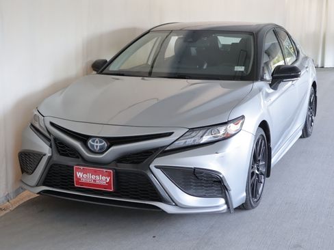 Used 2021 Toyota Camry XSE w/ Cold Weather Package FWD image 23