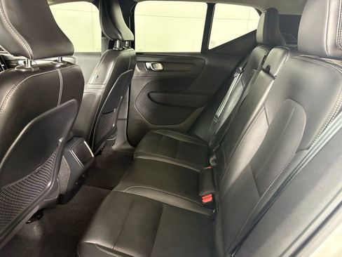 Used 2021 Volvo XC40 T5 Momentum AWD/4WD image 32
