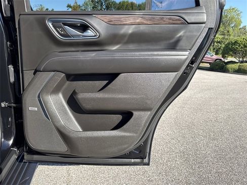 Used 2021 Chevrolet Tahoe LT w/ Luxury Package image 32