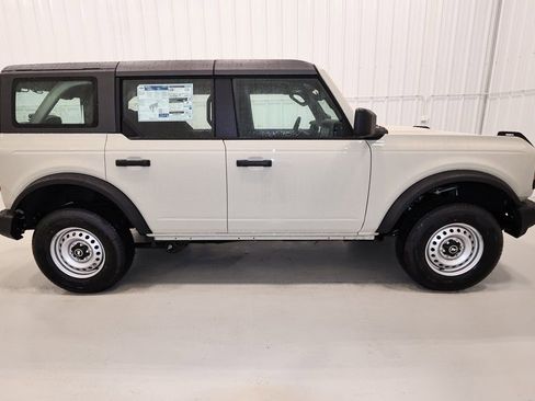 New 2026 Ford Bronco 4-Door image 2