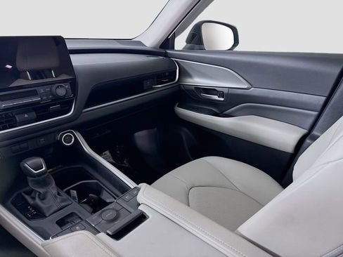 Certified 2024 Toyota Grand Highlander XLE image 22