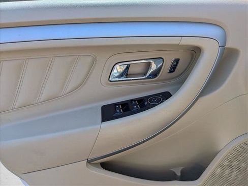 Used 2017 Ford Taurus SE FWD image 10