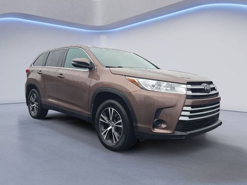 Used 2019 Toyota Highlander LE image 7