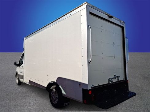 New 2023 Ford E-Transit image 3