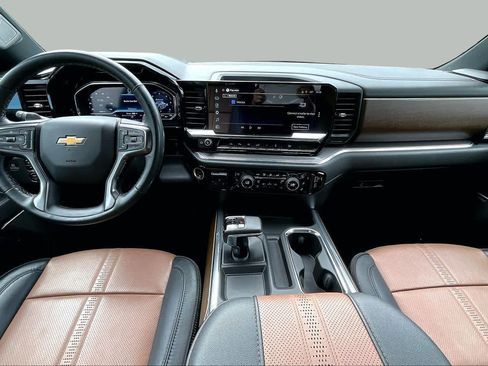 Used 2024 Chevrolet Silverado 1500 High Country w/ High Country Premium Package AWD/4WD image 15
