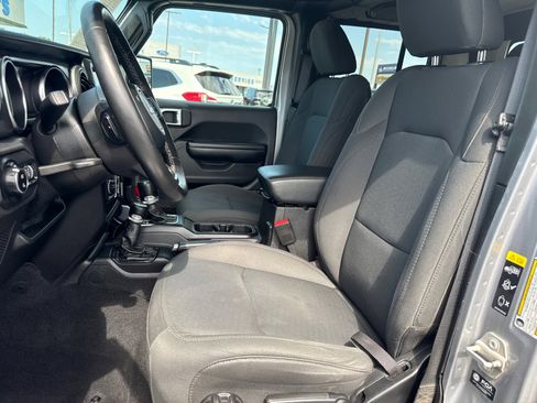 Used 2021 Jeep Gladiator Sport image 8