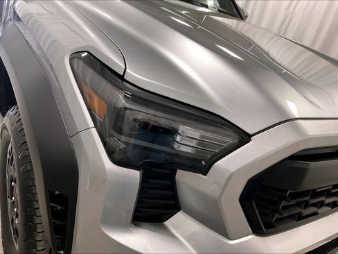 Used 2025 Toyota Tacoma TRD Off-Road image 32