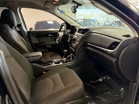 Used 2017 Chevrolet Traverse LT FWD image 12